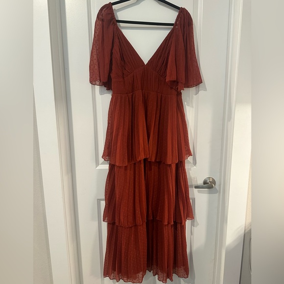 ASOS Design Pleated Textured MIDI Dress with Tiered Skirt - Picture 3 of 4